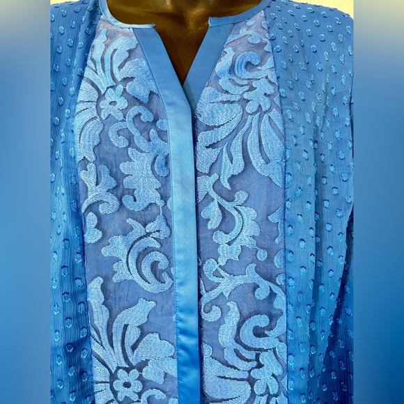 Isaac Mizrahi Live Blue Lace Blouse Size Medium NWOT - Picture 4 of 11